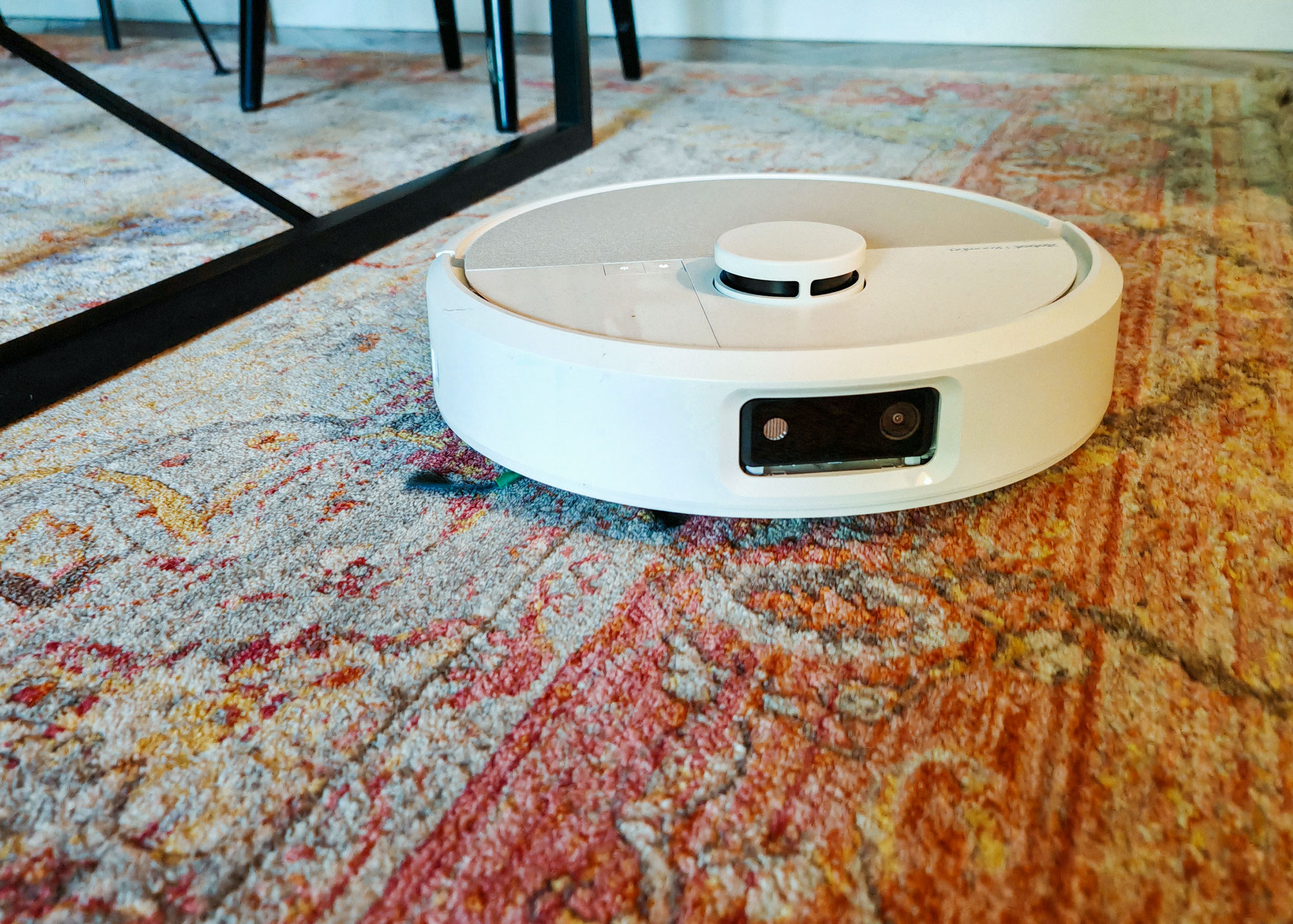 Résultat d’aspiration partielle du Roomba 505 Combo sur un tapis