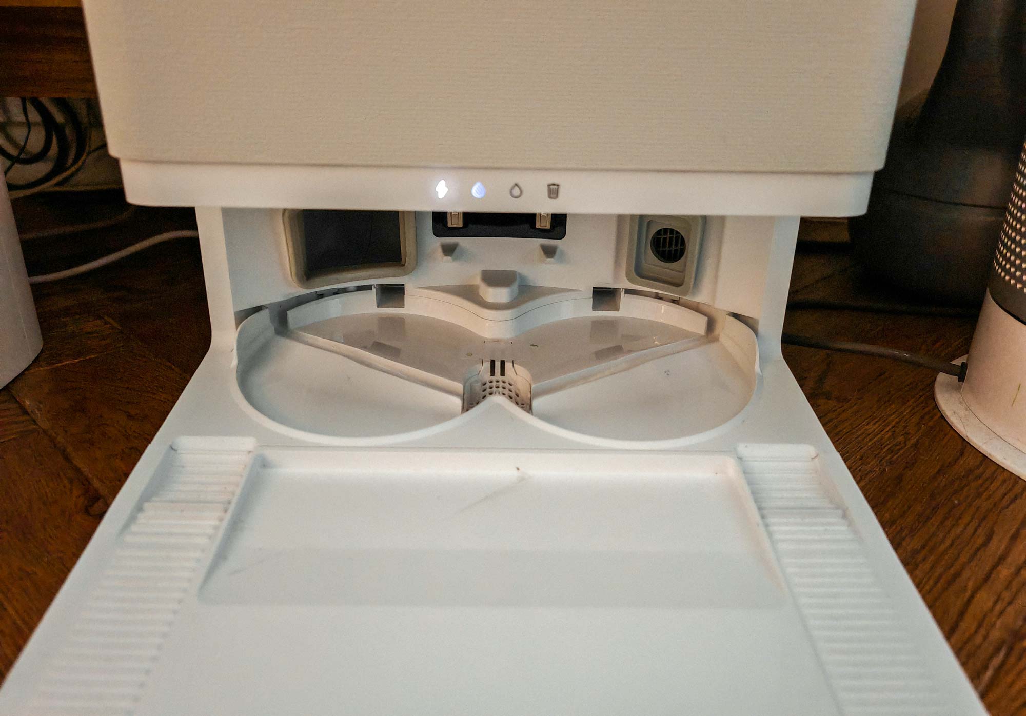 Station du Roomba 505 Combo avec un plateau de lavage non amovible