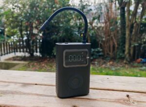 Les meilleurs compresseurs / gonfleurs portatifs 2025 pour pneus voitures et vélos