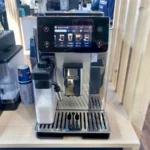 La machine à café automatique Delonghi PrimaDonna Soul à 899 € en soldes chez Electro Dépot © Labo Maison
