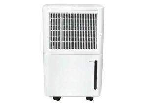 Avec 245 W, il extrait jusqu’à 10 L/jour et propose deux modes : déshumidification et séchage linge.