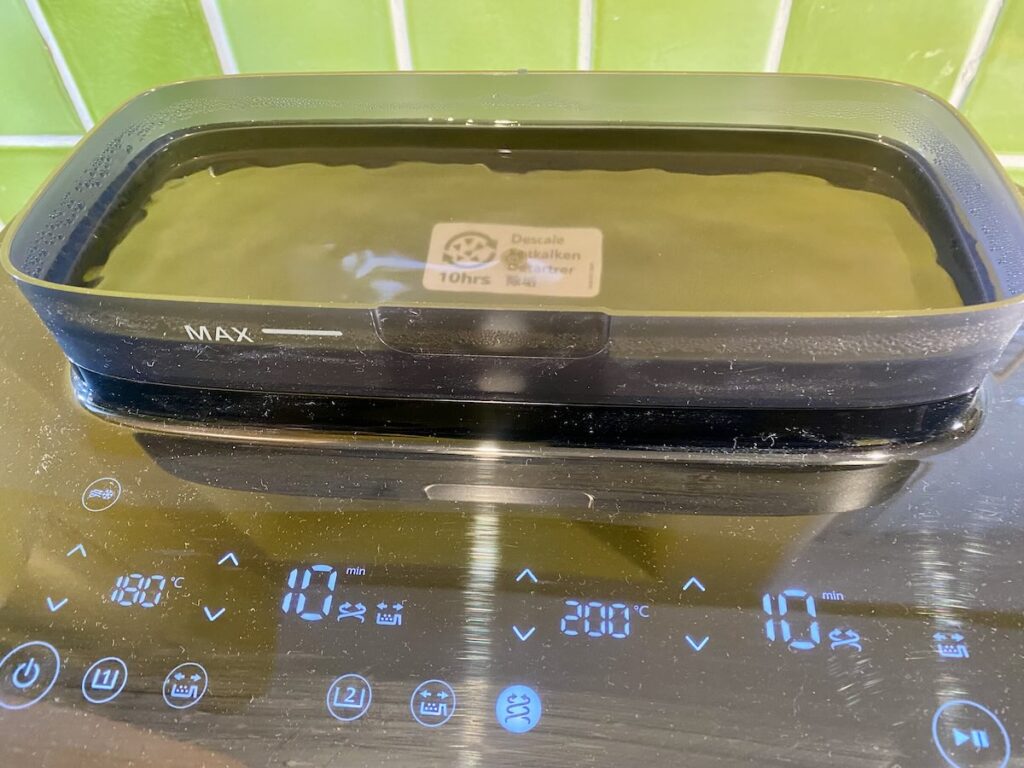 Le réservoir à eau pour la cuisson vapeur (c) Labo Maison