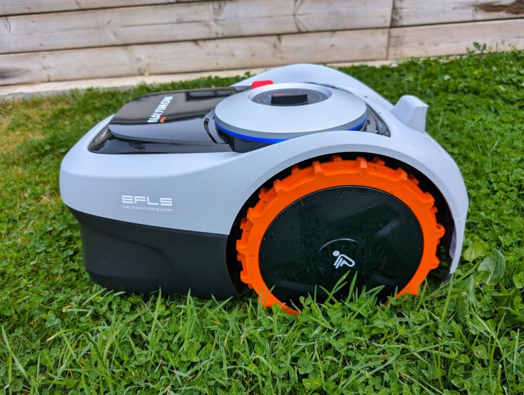 Test du robot-tondeuse Segway Navimow i105e © V. Lebrun / Labo Maison