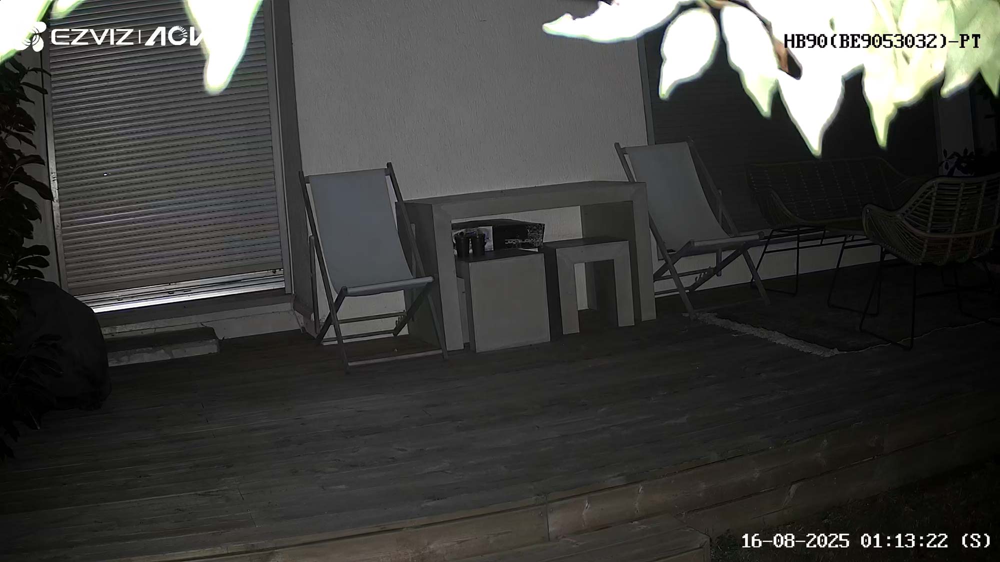 Vision nocturne de la caméra Ezviz HB90 avec LEDs activées