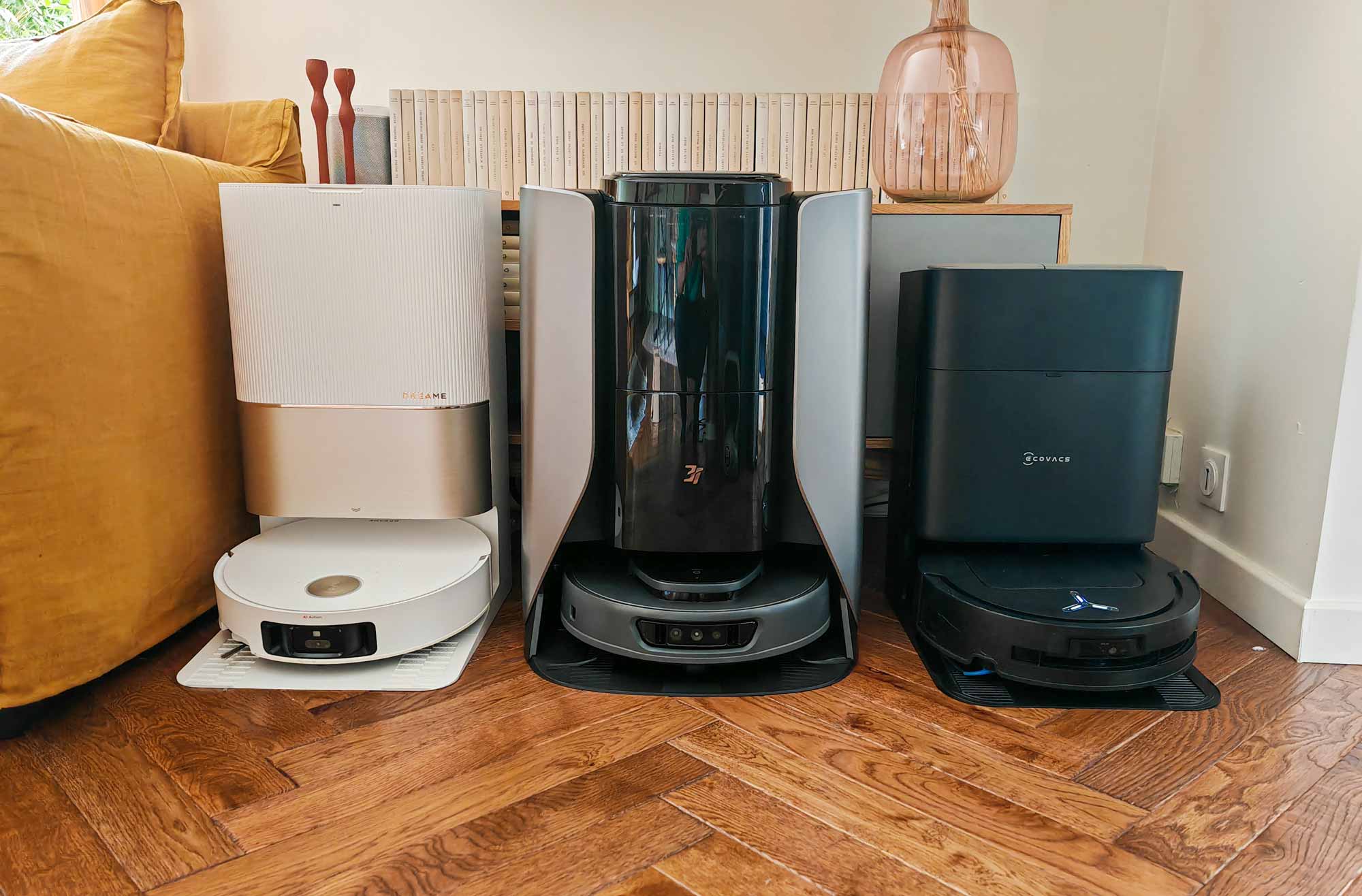 Station du robot 3i S10 Ultra entourée des Dreame X50 Ultra Complete et Ecovacs T80 Omni.