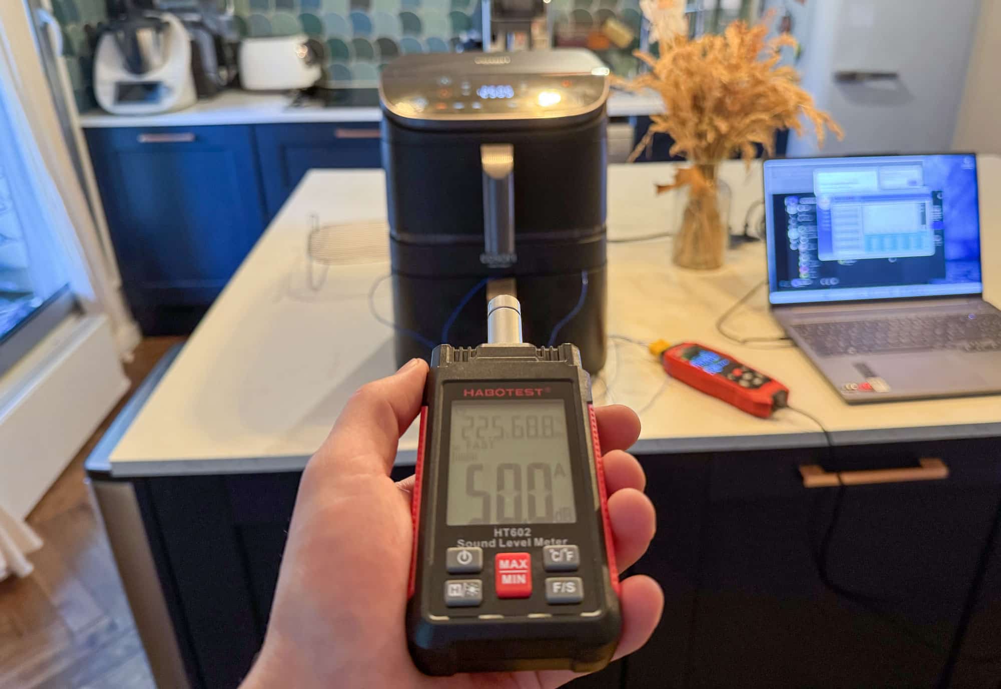 Mesure du niveau sonore du Cosori Turbo Tower Standard en fonctionnement