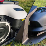 Comparatif entre les robots tondeuses Mammotion Yuka Mini 600 et Mova 600.