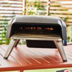 Four à pizza au gaz Tefal pour des pizzas maison croustillantes prêtes en 90 secondes.