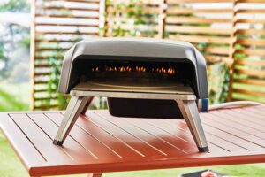 Four à pizza au gaz Tefal pour des pizzas maison croustillantes prêtes en 90 secondes.