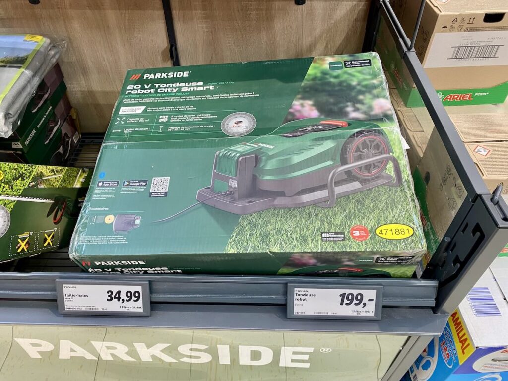 Le robot tondeuse toujours en rayon le 31 mai © Labo Maison