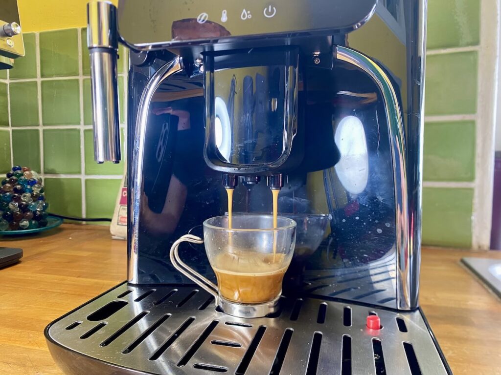 La machine à café Lidl Silvercrest SKVA A1 © Labo Maison