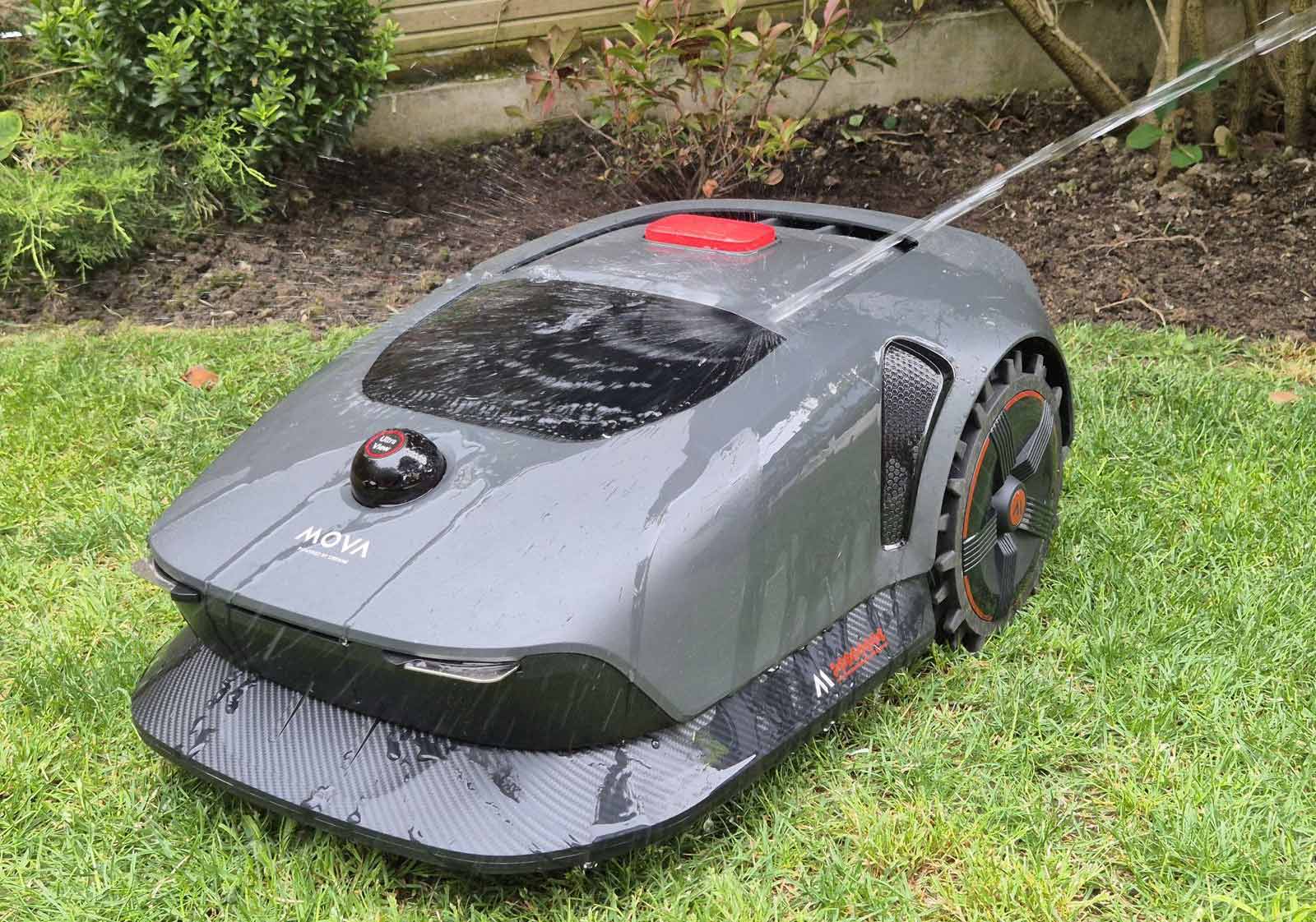 Nettoyage de la Mova 1000 avec un jet d’eau basse pression