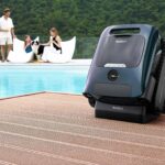 Station de charge du Beatbot AquaSense 2 Pro avec robot posé dessus.