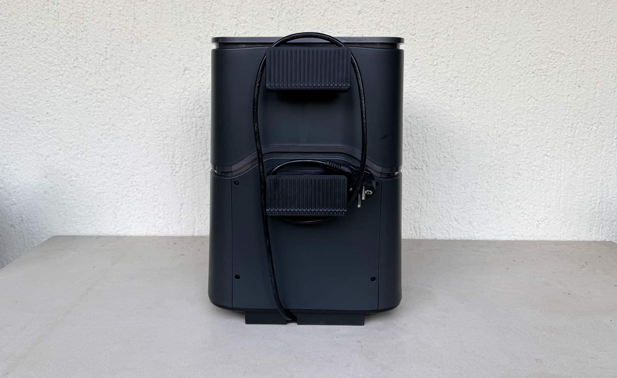 Range-câble intégré à l’arrière du Cosori Turbo Tower Standard