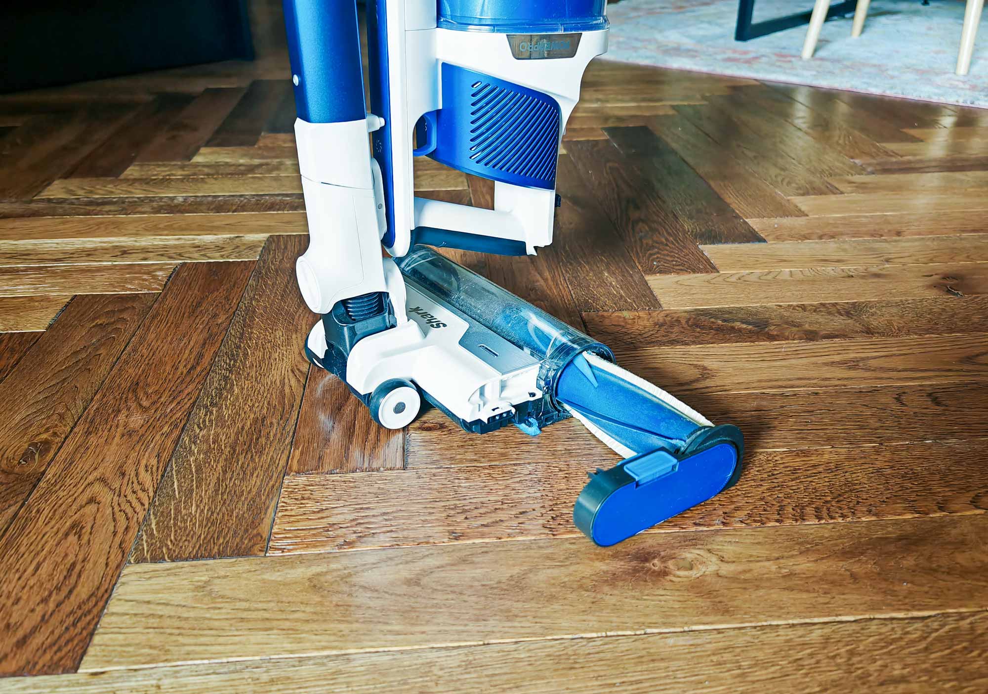 Test Shark PowerPro IZ380EUT : la brosse motorisée se démonte facilement pour le nettoyage en cas de blocage. © Labo Maison