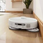 Serpillière latérale du Roomba 505 Plus atteignant les bords des murs.