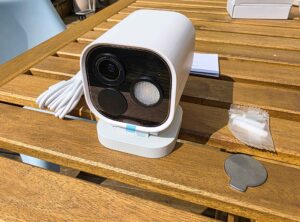 Contenu de la boîte de la caméra Aqara G5 Pro Wi-Fi.