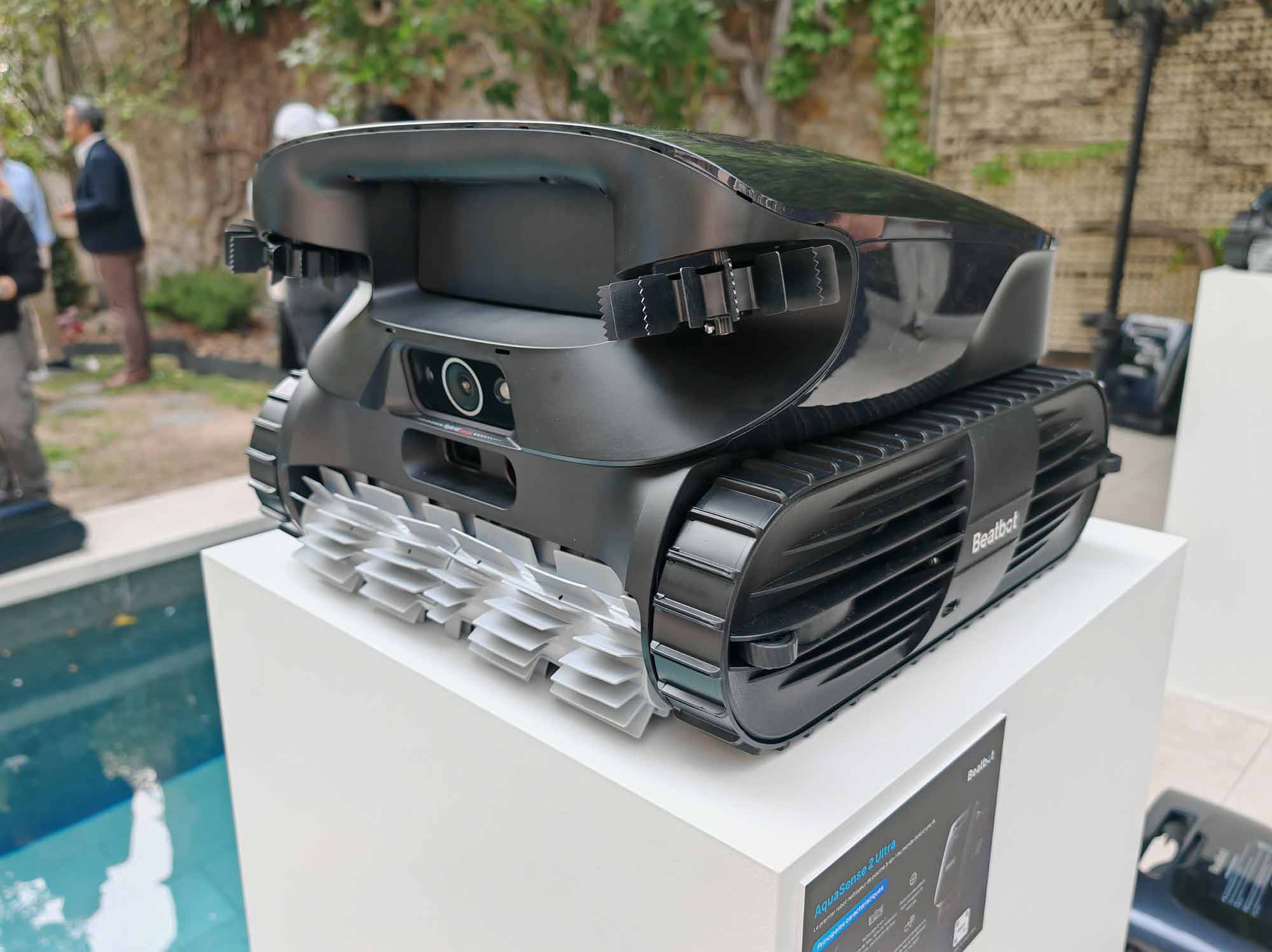 Robot de piscine Beatbot AquaSense 2 Ultra vu de profil