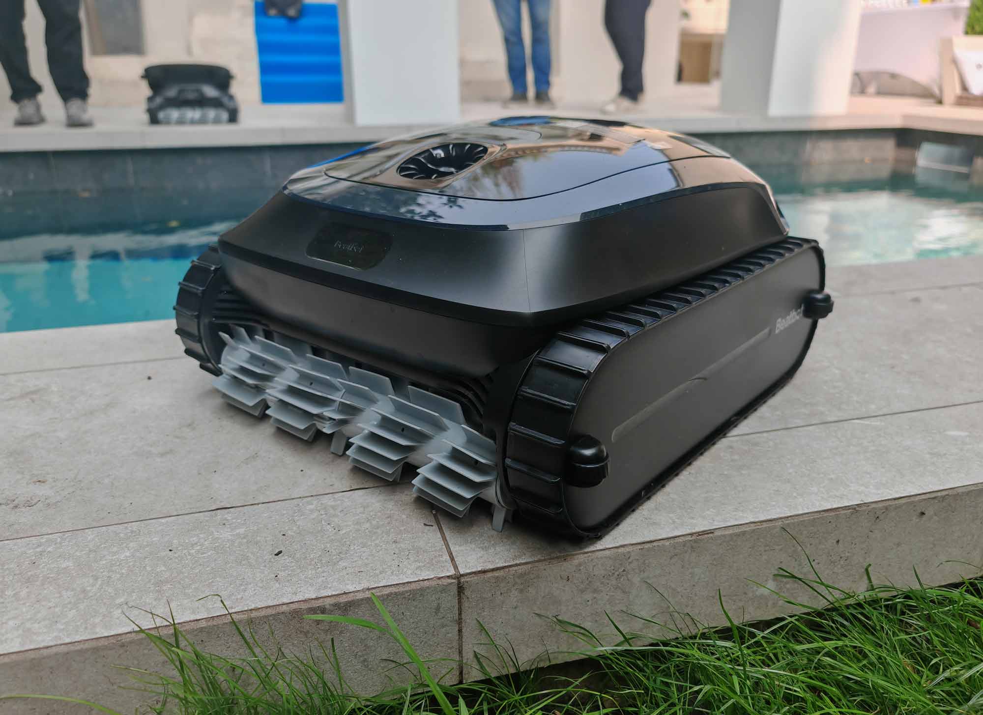 Robot piscine Beatbot AquaSense 2 en vue extérieure