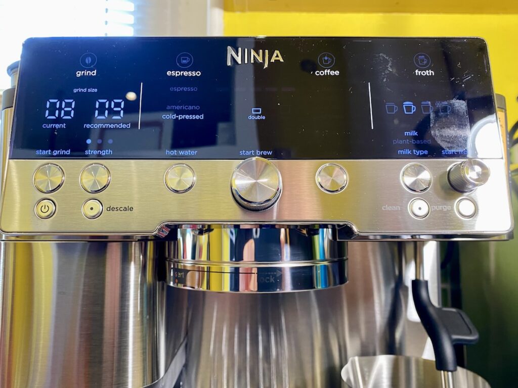 Le panneau de commande de l'ES601EU et ses boissons liés au filtre double © Labo Maison