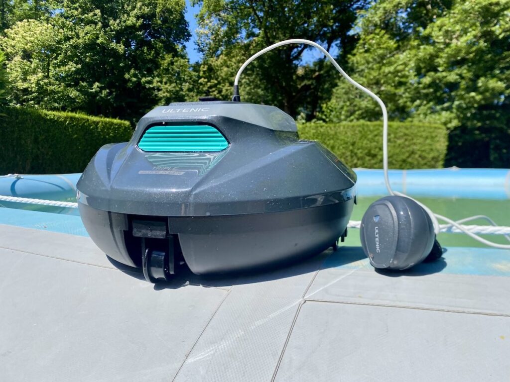 Le robot piscine Pooleco 10S fait ses premières longueurs ©Labo Maison