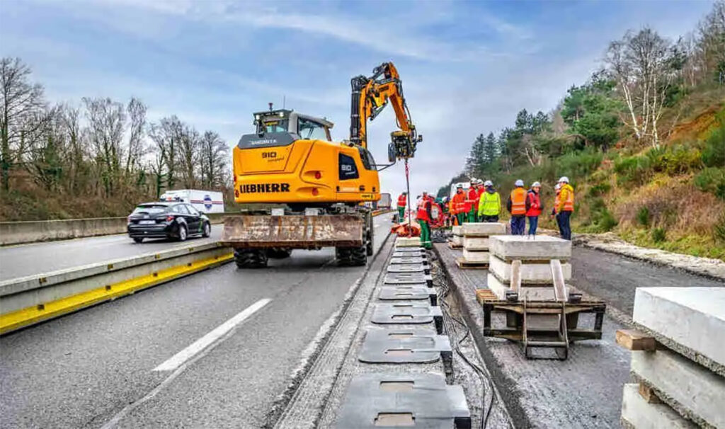 Travaux de pose de bobines pour recharge par induction sur l’autoroute A10
