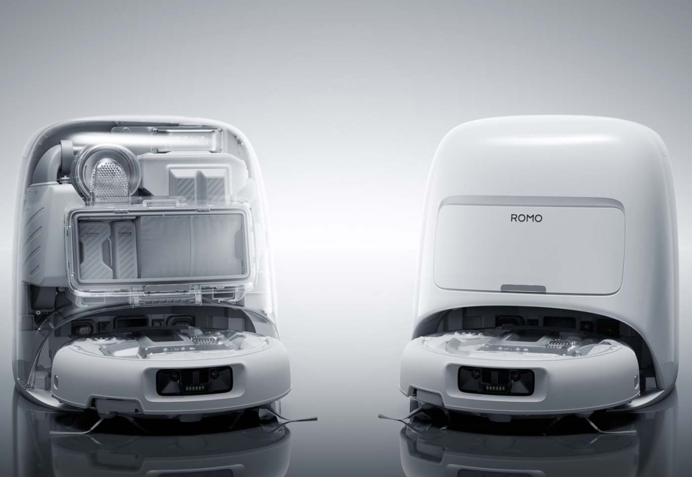 Le robot aspirateur DJI Romo dans sa station, en cours de vidange et de nettoyage