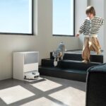 Robot aspirateur Dreame stationné dans sa base multifonction