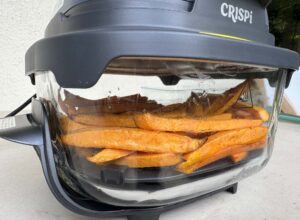 Frites de patates douces en cuisson dans le Ninja Crispi