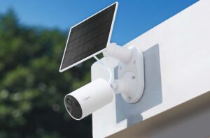 Caméra Tapo C410 avec panneau solaire pour alimentation continue