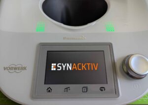 Logo Synacktiv affiché sur l’écran d’un Thermomix TM5 piraté par des chercheurs en cybersécurité