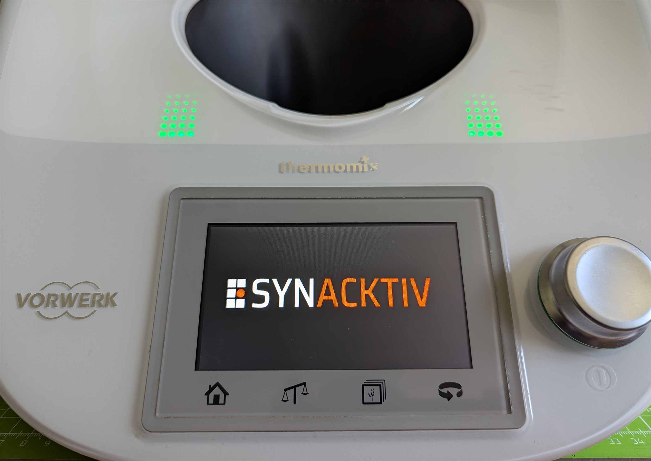 Logo Synacktiv affiché sur l’écran d’un Thermomix TM5 piraté par des chercheurs en cybersécurité