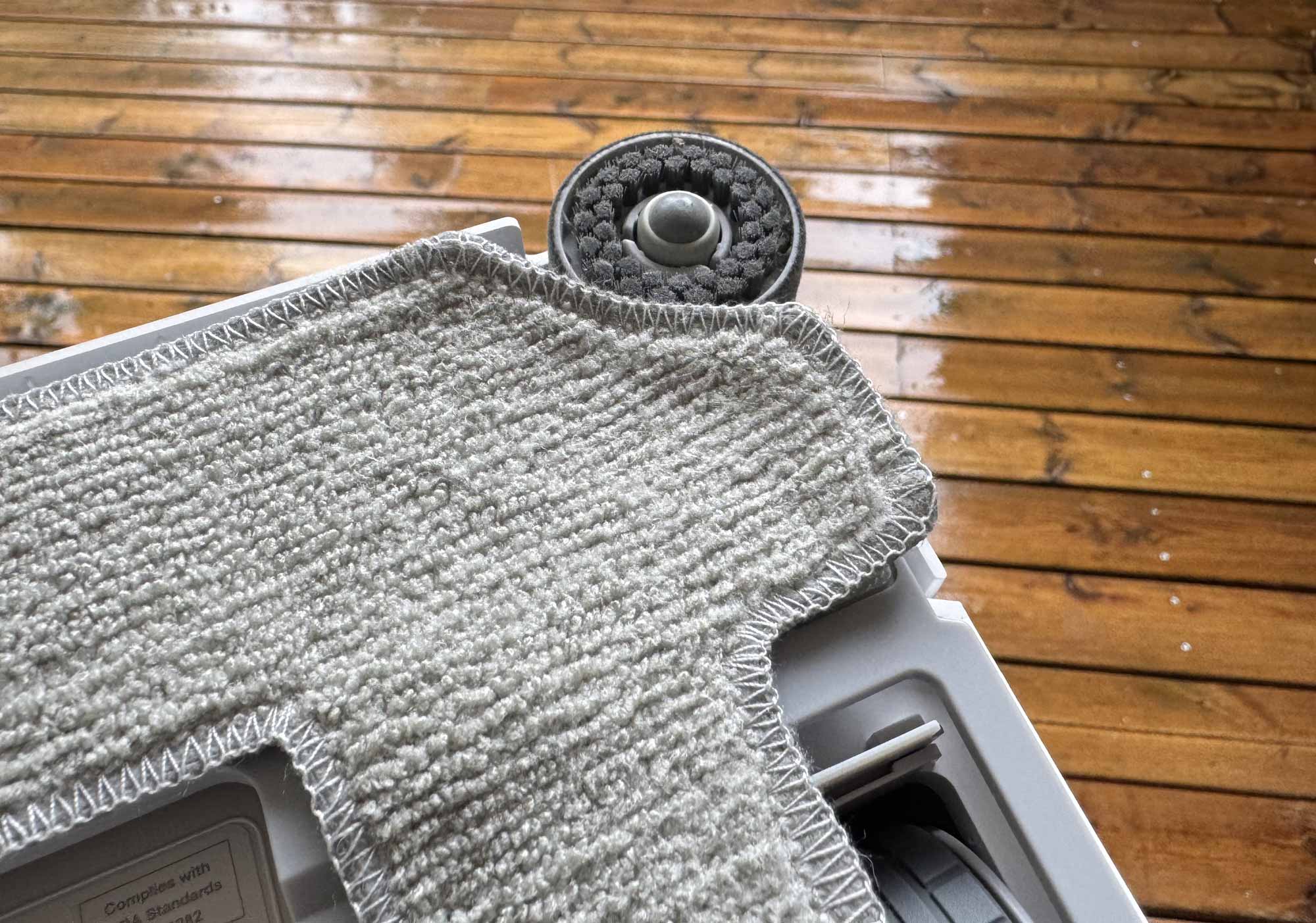 Brosse latérale du Dreame C1 Station pour nettoyer les coins de fenêtres
