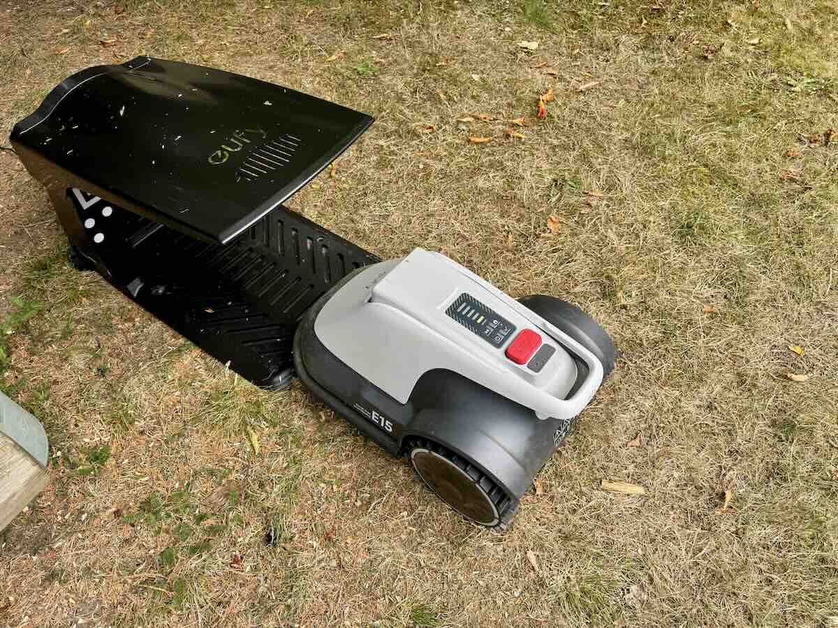Le robot tondeuse Eufy E15 à l'essai (c) Labo Maison
