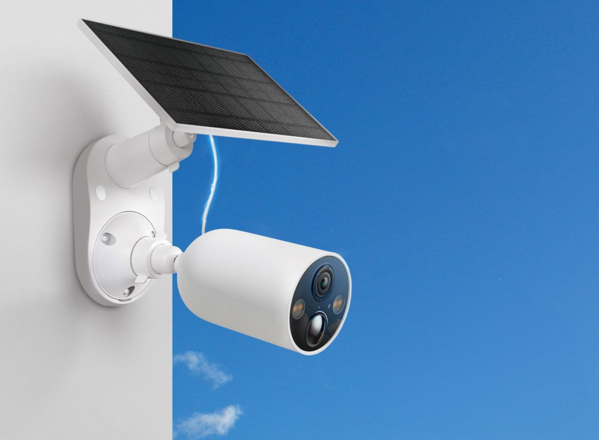Recharge solaire de la Tapo C425 avec 45 minutes de soleil pour 24h d'autonomie