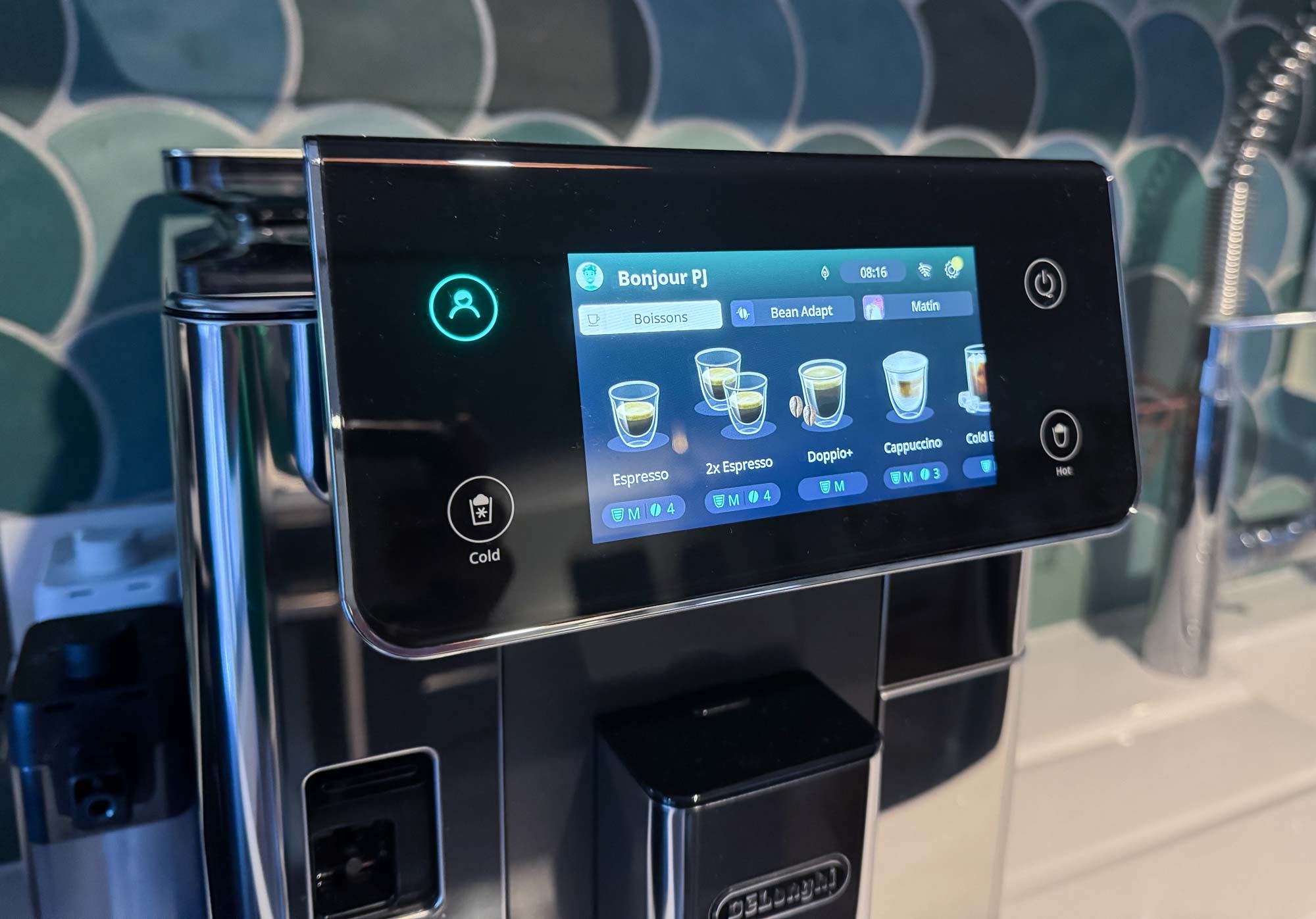 Écran tactile couleur 5 pouces de la Delonghi PrimaDonna Aromatic en gros plan