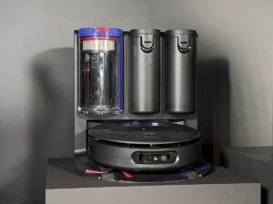 Robot aspirateur Dyson Spot+Scrub AI avec sa station de vidange cyclonique