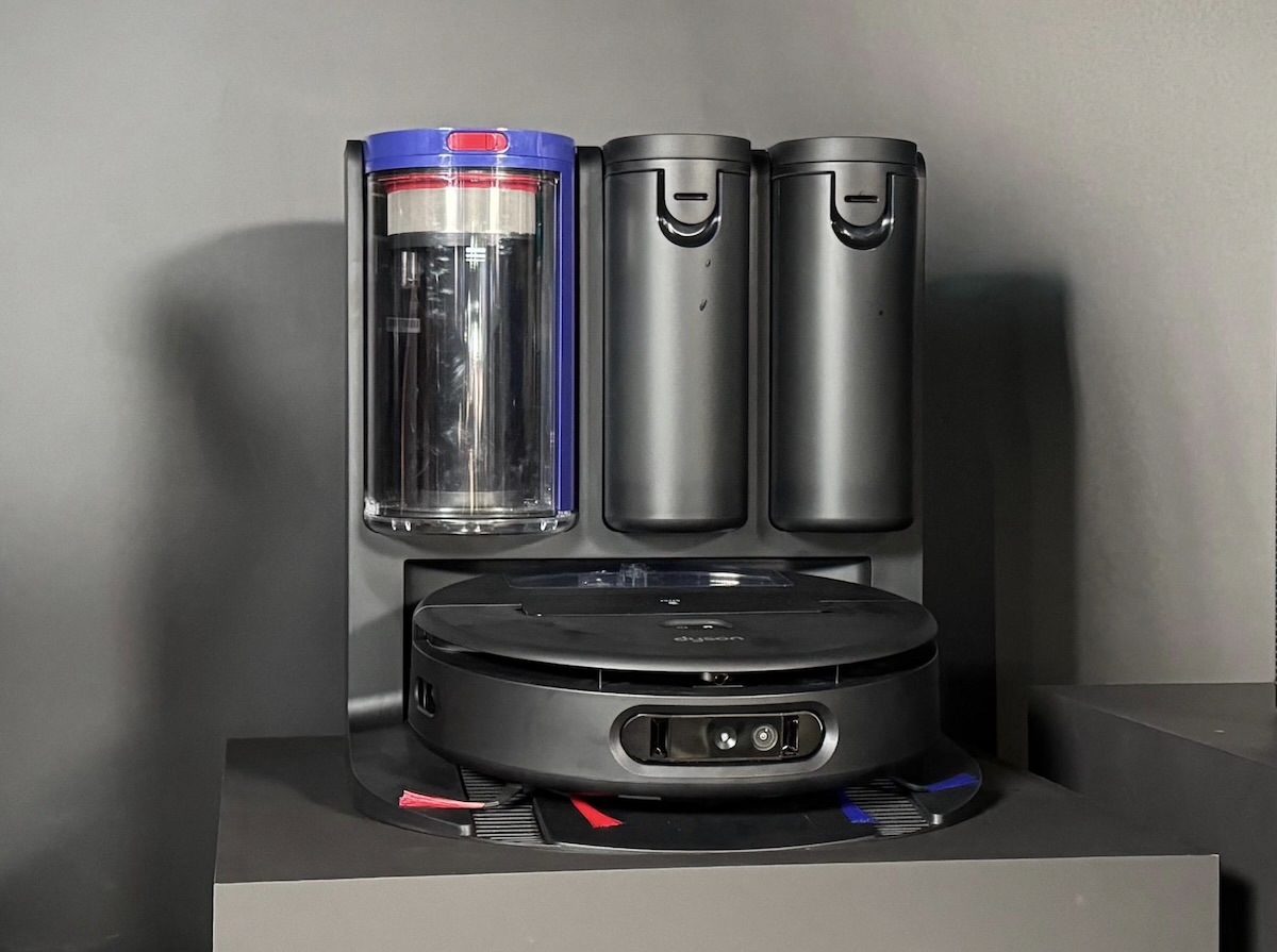 Robot aspirateur Dyson Spot+Scrub AI avec sa station de vidange cyclonique