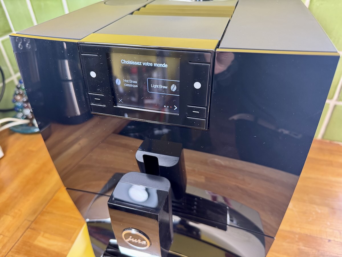 L'écran couleur de la Jura C9 © Labo Maison