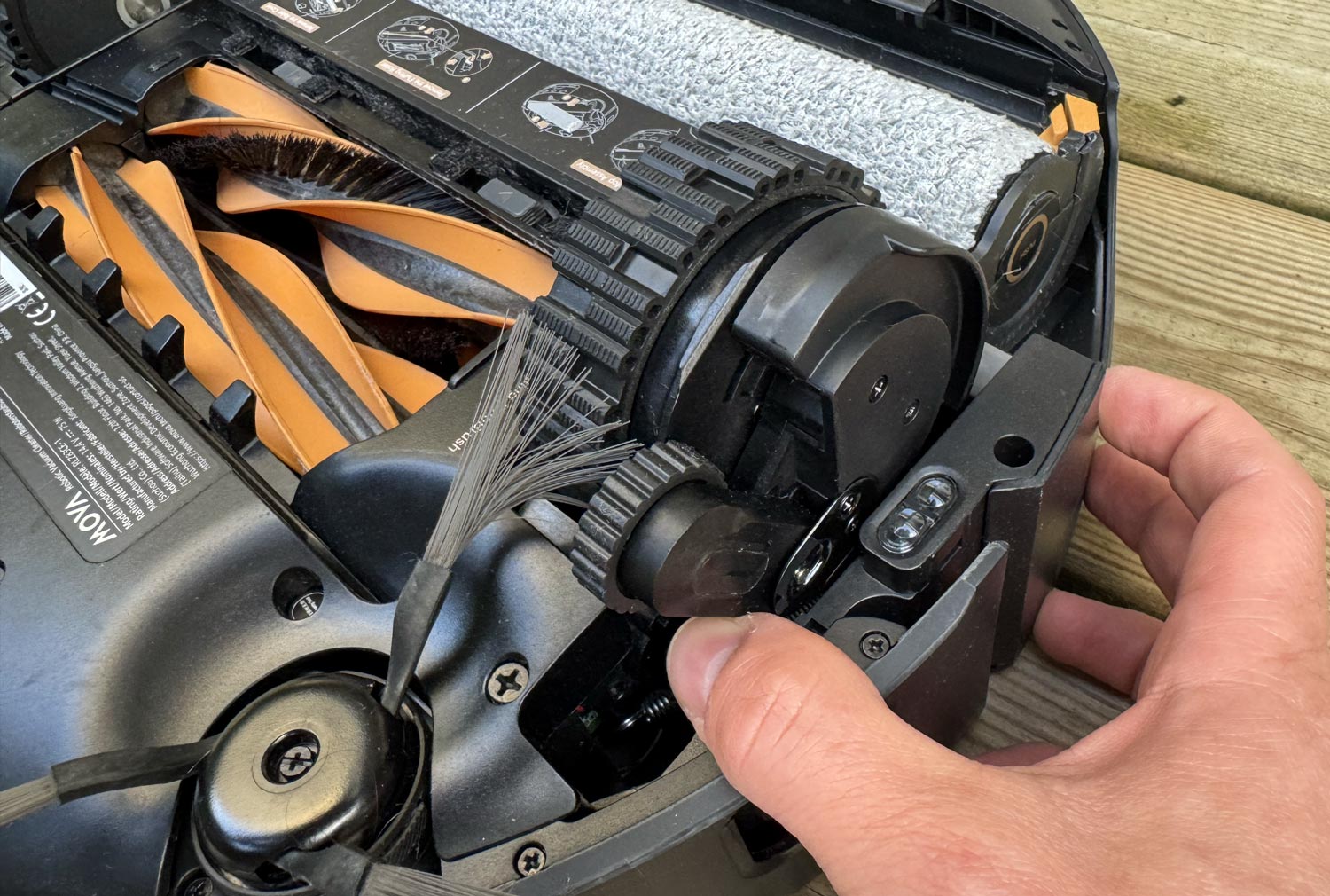 robot Mova Z60 franchissant un seuil de 8 cm