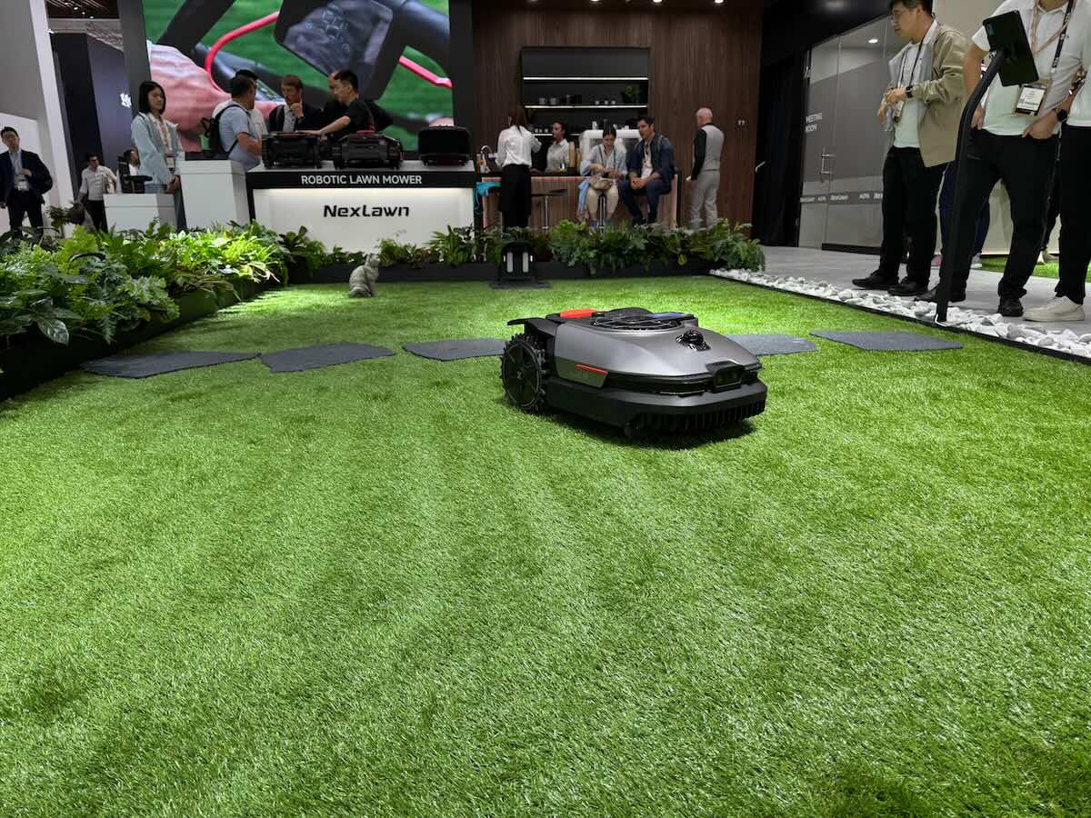 Le robot tondeuse NexLawn Vidar © Labo Maison