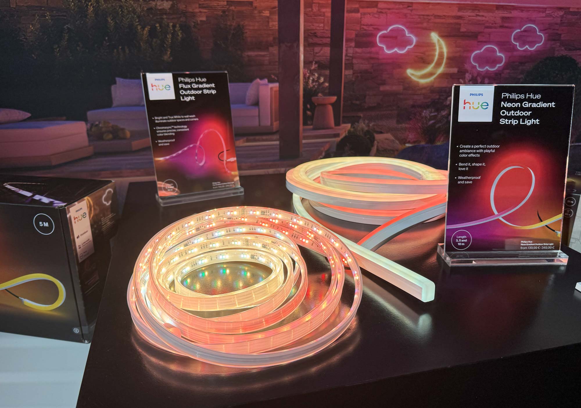 Rubans lumineux Philips Hue Gradient et Neon Gradient pour extérieur