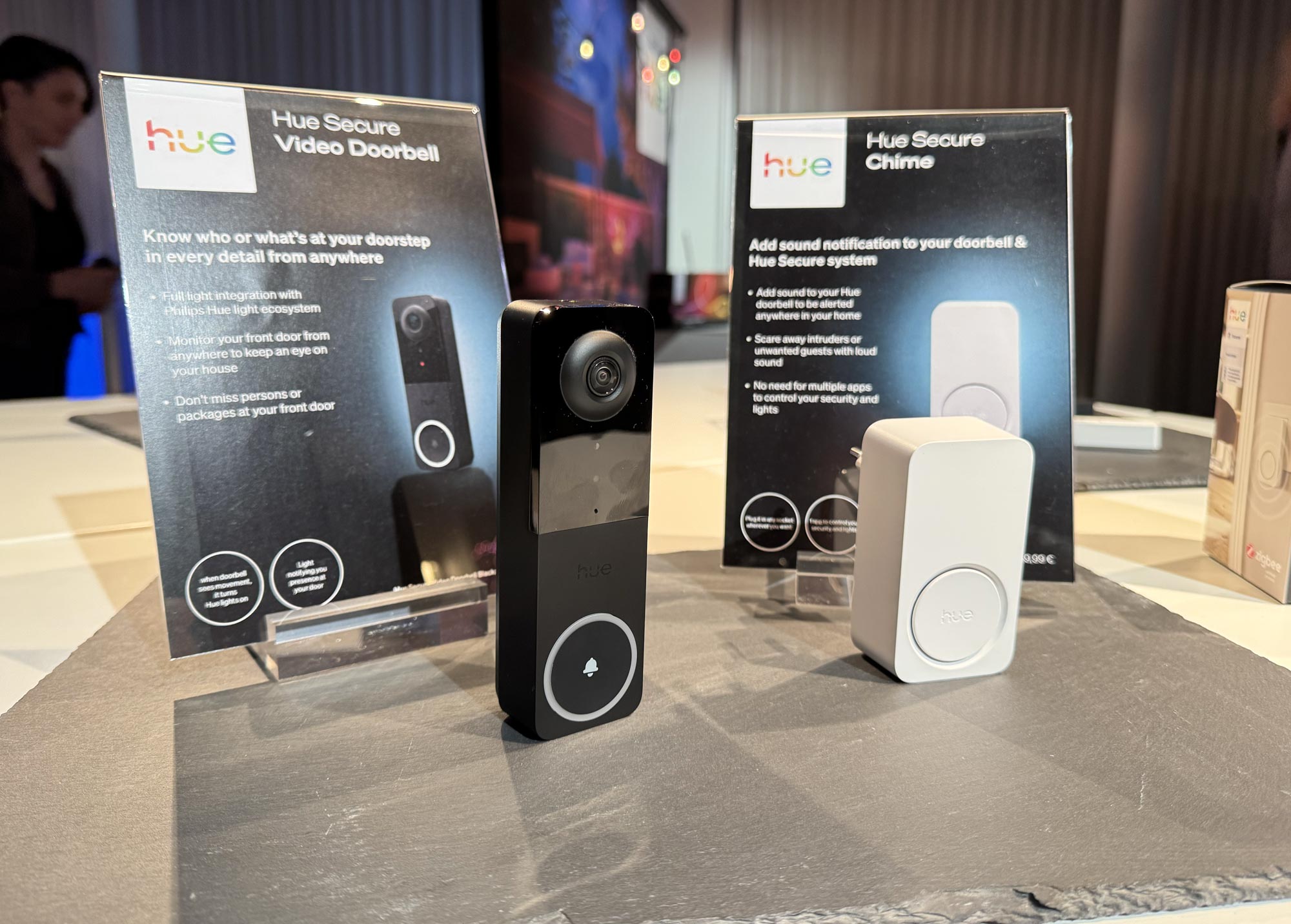 Sonnette vidéo Philips Hue Secure Doorbell et carillon Hue Secure Chime