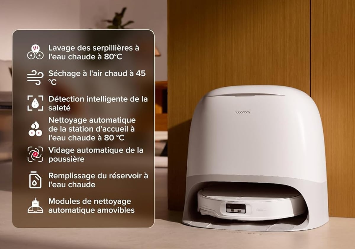 Roborock Qrevo CurvX posé sur sa station multifonction Thermo+.