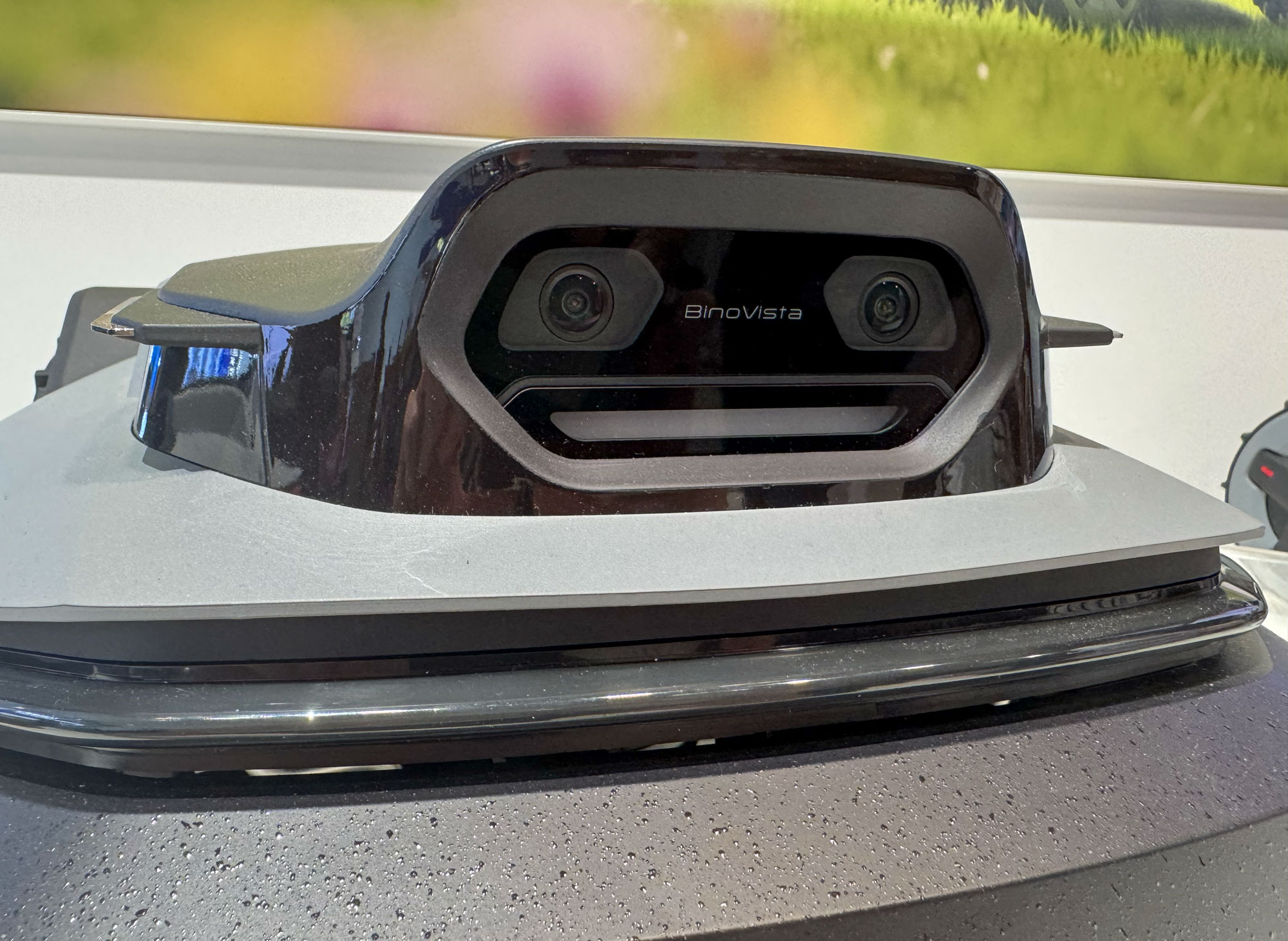 Caméras frontales du Roborock RockMow S1 pour la navigation et l’évitement d’obstacles