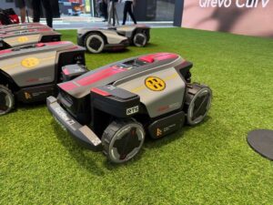 Le robot tondeuse RockMow Z1 de Roborock à l'IFA © Labo Maison