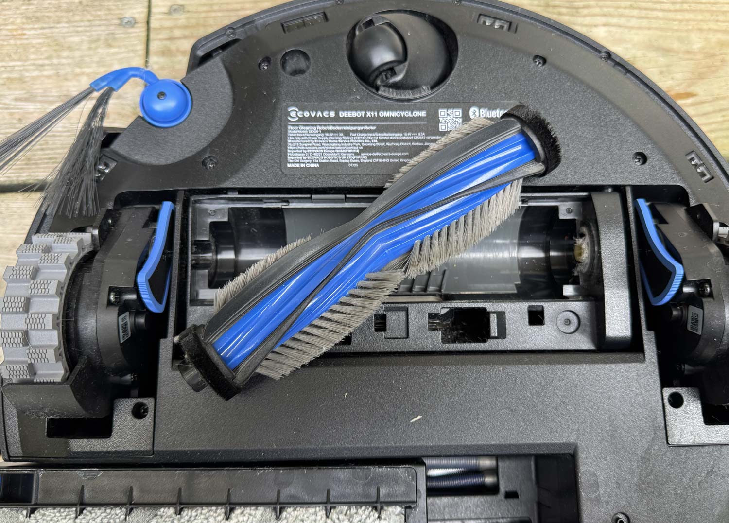 Brosse principale du Deebot X11 restée intacte après plusieurs semaines d’utilisation
