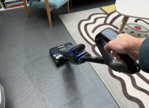 Tineco Floor One S9 Artist nettoyant un sol carrelé