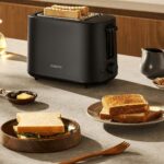 Pain grillé avec différents niveaux de dorage dans le Xiaomi Toaster.