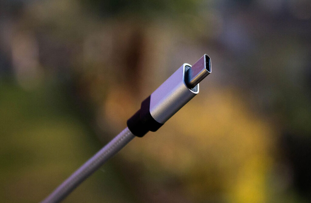 Câble USB-C standard conforme à la future réglementation européenne.